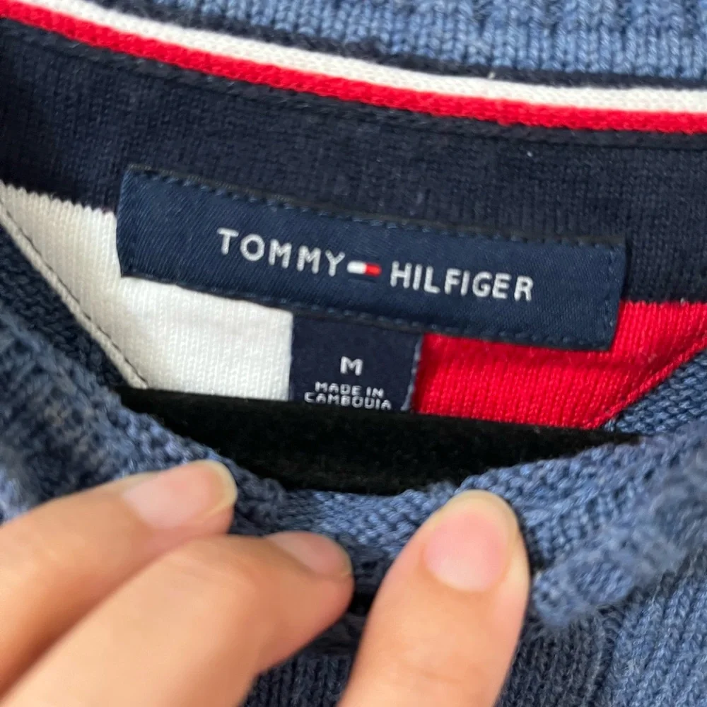 Tommy Hilfiger Men's Cable Knit Blue Sweater - Picture 4 of 5